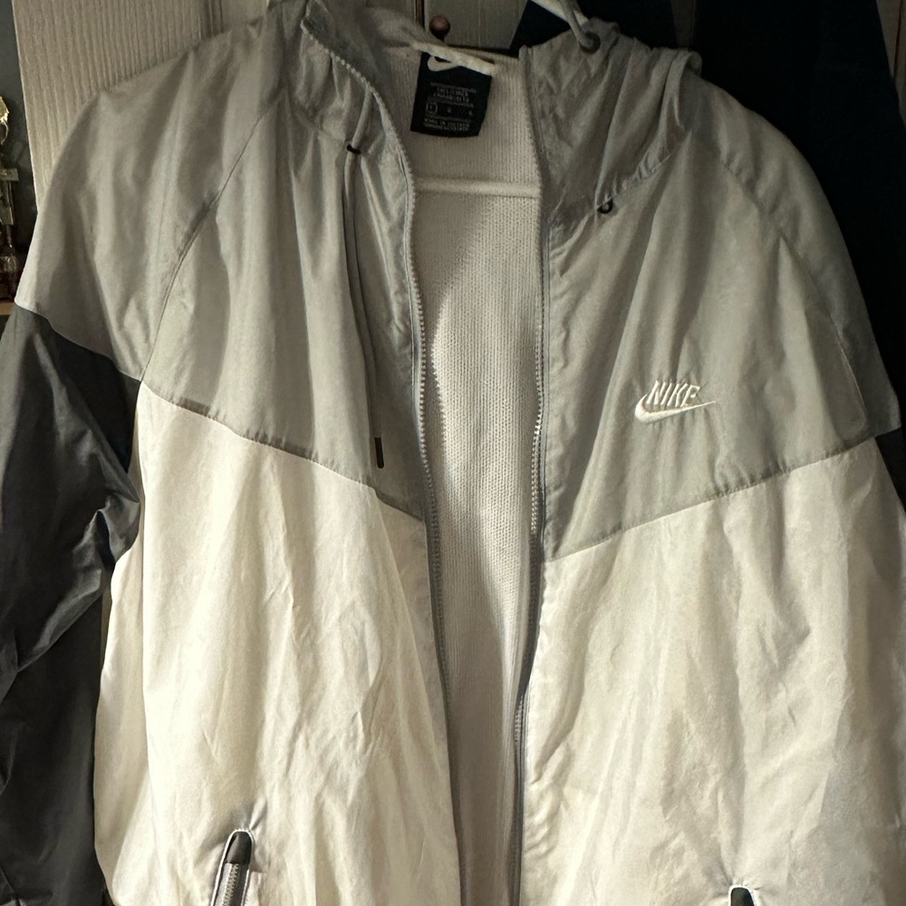 Nike Windrunner Jacket. Size Large - image 2